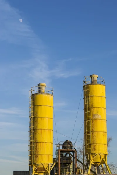 Two yellow reservoirs — Stock Photo, Image