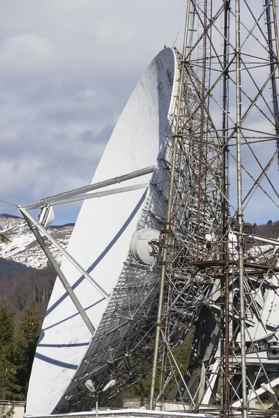 Die Parabolantenne — Stockfoto