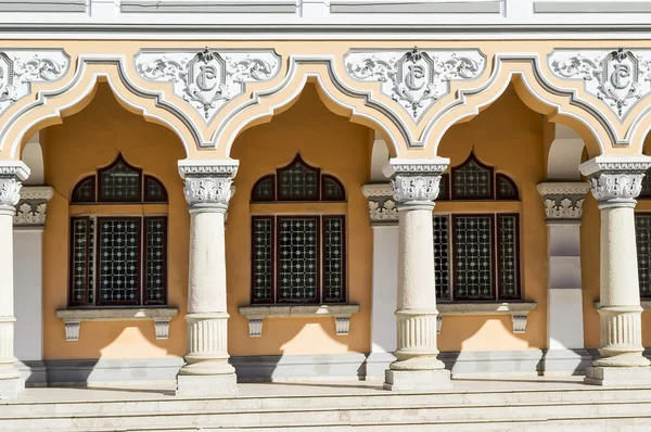 güzel iyonik sütun satır