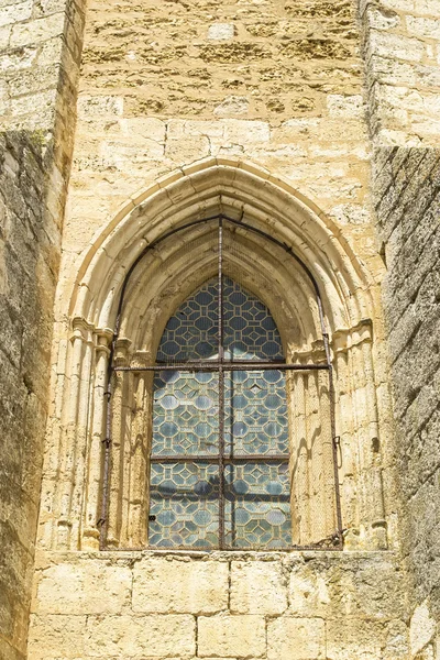 Middeleeuwse kerk venster — Stockfoto