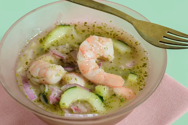 Aguachile, Mexican spicy marinated seafood dish with shrimp — Stok Foto