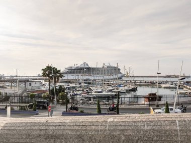 Okyanus gemisi İspanya 'nın Ceuta limanına yanaştı.