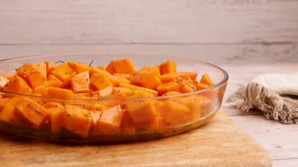 Cortar Trozos Calabaza Una Tabla Cortar Autum — Vídeos de Stock