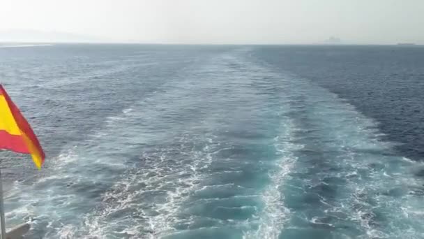 Пробуждение Кораблем Перекрестке Сеуты Альхесираса Гибралтарском Проливе Флаг Испании — стоковое видео