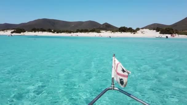 Piękny Widok Południowy Sardynii Morza Łodzi Niesamowite Kolory Wody Cala — Wideo stockowe
