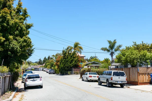 Vista Rua Bairro Residencial Westside Com Carros Estacionados Frente Casas — Fotografia de Stock
