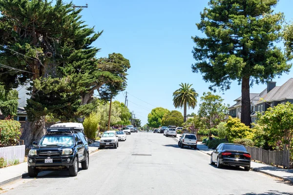 Vista Rua Bairro Residencial Westside Com Carros Estacionados Frente Casas — Fotografia de Stock