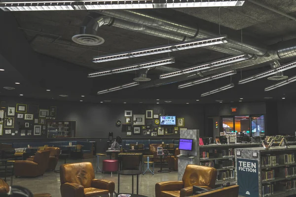 Boston Usa October 2021 Dark Wall Decorated Library Armchairs Reading — Stock Photo, Image