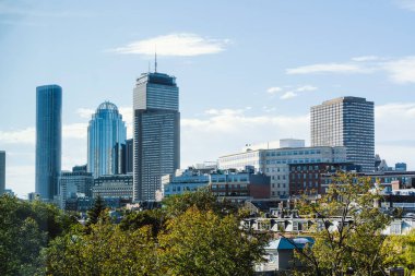 Boston, Massachusetts 'teki Back Bay bölgesindeki gökdelenlerin ve ofis binalarının manzarası