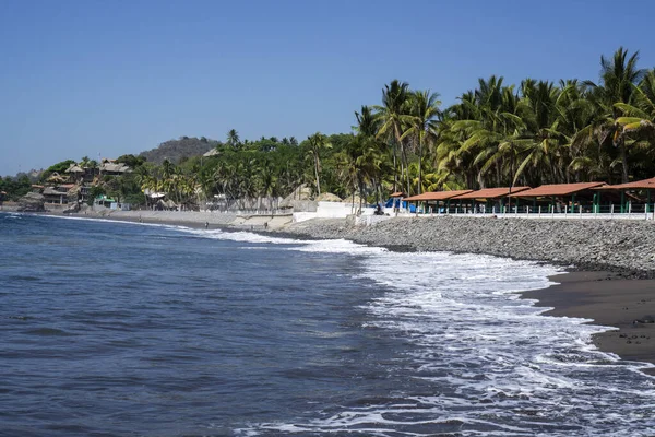 Uitzicht Toeristisch Dorp Tunco Salvador Hutten Palmbomen Aan Kust Van — Stockfoto