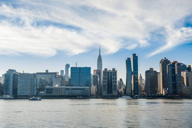 Roosevelt Adası 'ndan Midtown East binalarına kadar. Manhattan 'ın doğu yakasının silüeti