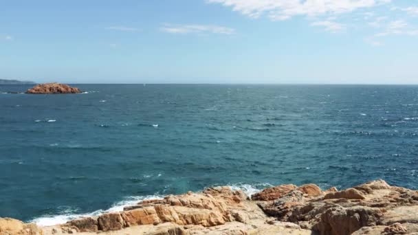 Pohled Středozemní Moře Drsné Skalnaté Pobřeží Tossa Mar Nachází Costa — Stock video