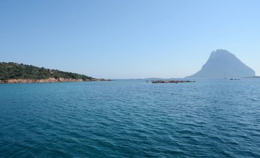 The spectacle of the Isle of Tavolara which rises 565 meters from the sea seen from the beach of Brandinchi in Gallura.