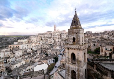 Sassi di Matera Panoraması Sasso Sasso Mağarası ve Sasso Barisano Kilisesi ve Duomo Kilisesi..