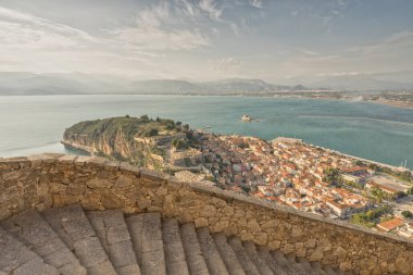 Yunanistan 'daki Nafplion manzaralı Palamidi kalesine çıkan merdivenler