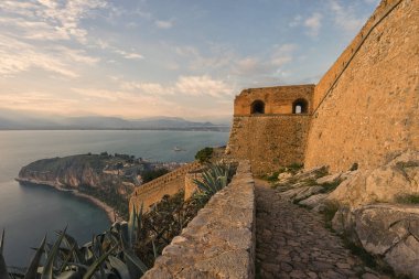 Palamidi Kalesi ve Yunanistan 'ın Argolik Körfezi manzarası