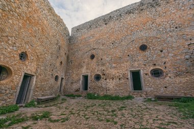 Yunanistan 'daki Palamidi kalesinin içinde.