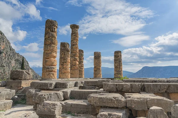 Pilares Del Templo Apolo Con Cielo Azul Nubes Delphi Grecia — Foto de Stock