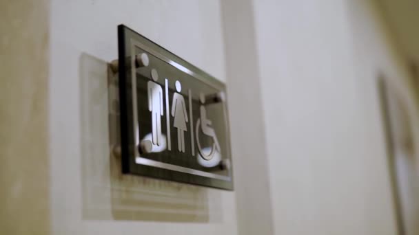 Знак туалету для жінок чоловіків та інвалідів — стокове відео