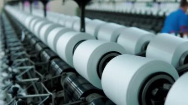 eski örme kumaş. İplik üretim hattında tekstil fabrikası ve dönen makine ve ekipman üretim şirketi