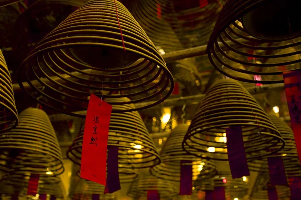 Incenso pendurado em um templo em Hong Kong . — Fotografia de Stock