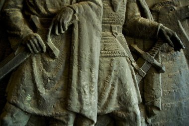 Şövalyeler bronz heykeli