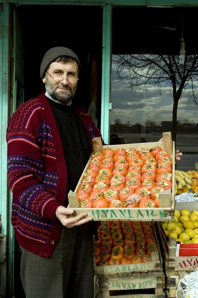 Propietario de tienda de frutas — Foto de Stock