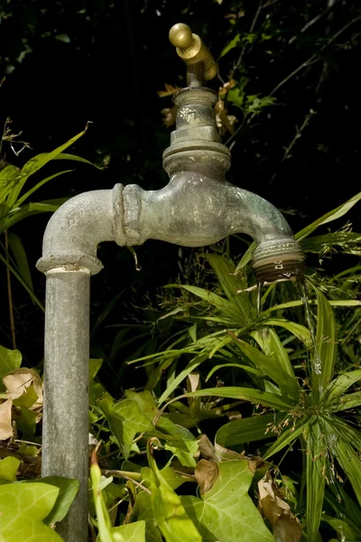 Usare l'acqua in caso di siccità . — Foto Stock