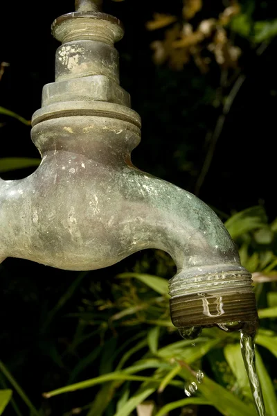 Usar agua en una sequía . —  Fotos de Stock