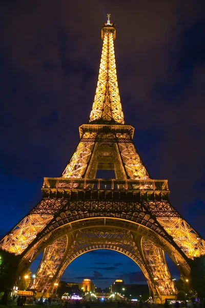 The Eiffel Tower at night Paris France. — Stock Photo, Image