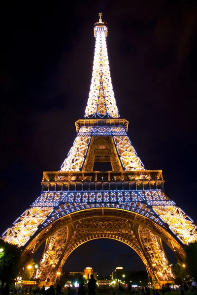 Torre Eiffel à noite Paris França . — Fotografia de Stock