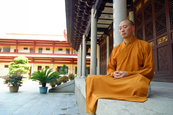 Buddhist  Monk Meditates — Stock Photo, Image