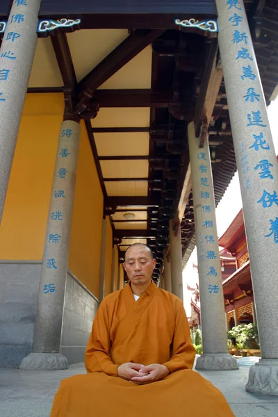 Buddhist  Monk Meditates — Stock Photo, Image