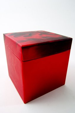 Kırmızı hediye kutusu