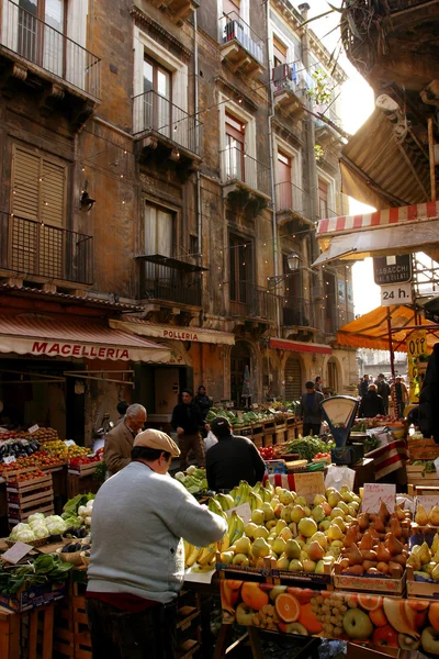 Рынок в Сицилии — стоковое фото