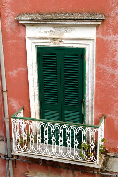 Janelas tradicionais — Fotografia de Stock