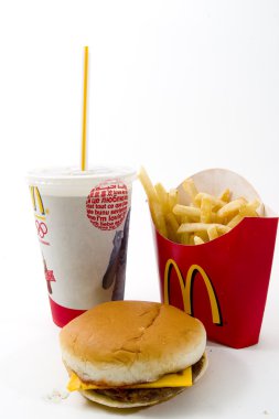 hamburger, patates ücretsiz ve cola