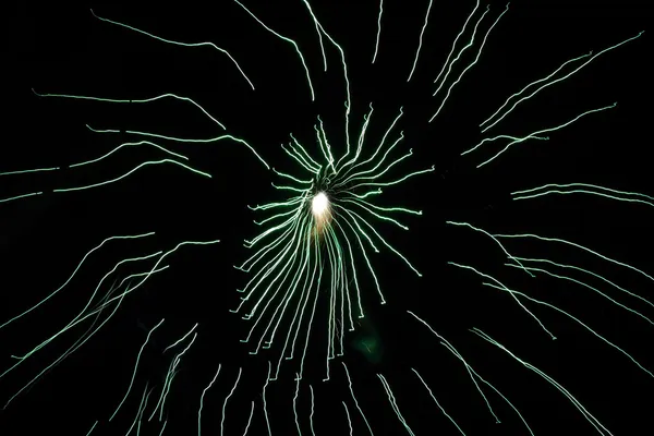Ontploffend vuurwerk — Stockfoto