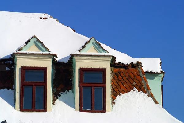 Sneeuw op een dak — Stockfoto