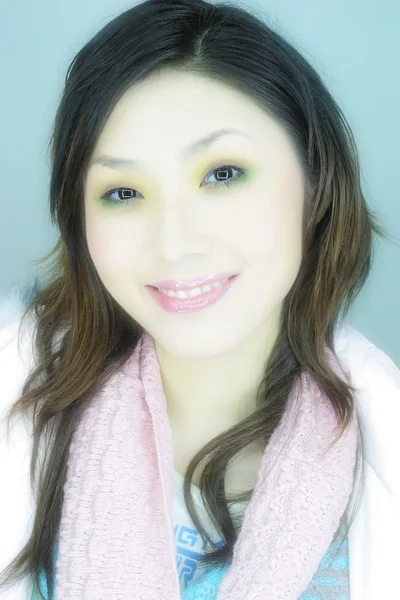 Aantrekkelijke Aziatische vrouw — Stockfoto