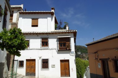 tepelik Dar sokaklarda