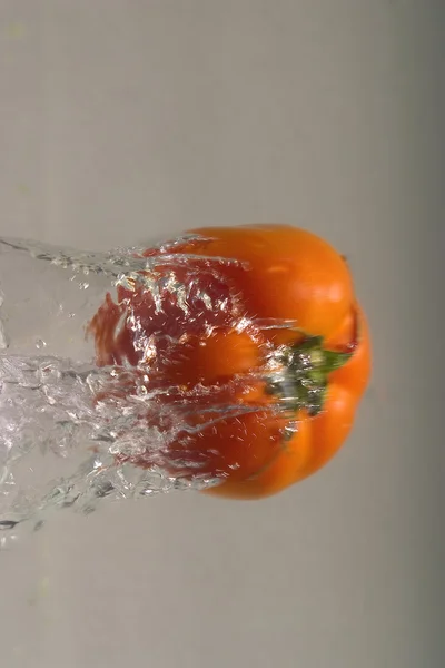 水のしぶきの柿 — ストック写真