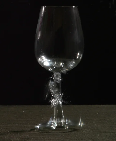 Vidro de vinho quebrando — Fotografia de Stock