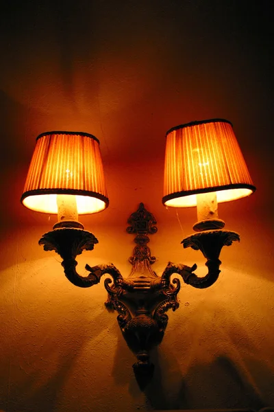 Uma lâmpada de corredor — Fotografia de Stock