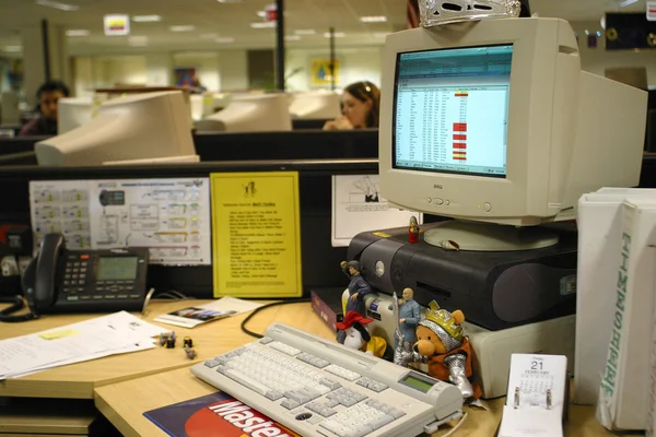 Mujer trabajando con computadora — Foto de Stock