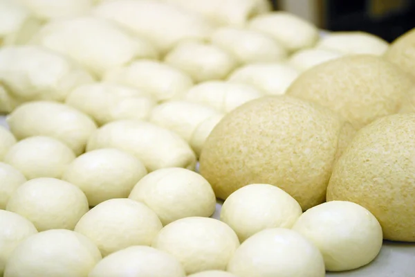 Bread rising — Stock Photo, Image