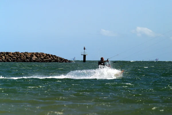 Veduta del giovane windsurfer — Foto Stock