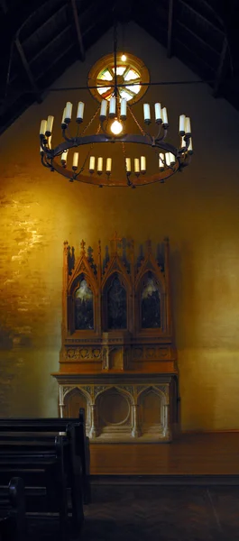 Altar de una pequeña iglesia — Foto de Stock