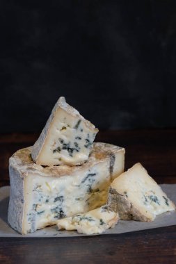 Üzüm ve fındıklı Gorgonzola küflü peyniri. El yapımı..