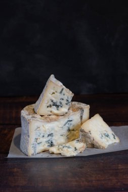 Üzüm ve fındıklı Gorgonzola küflü peyniri. El yapımı..